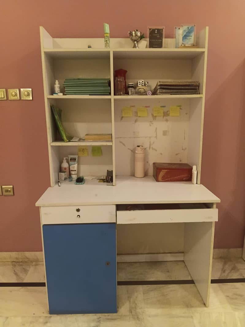 Study desk 0