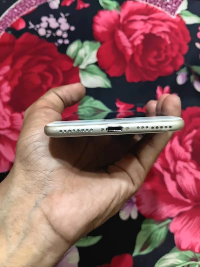 Apple iPhone 7 Plus 4