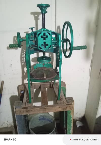 Baraf Gola ( Golaa Ghandaa machine )