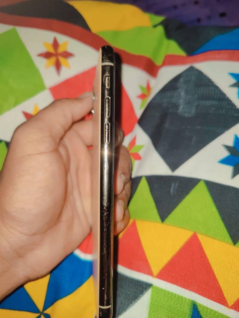 Apple iPhone 11 Pro Max 2