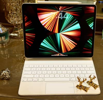 Apple iPad Pro 13” + APPLE MAGIC KEYBOARD 300$ + APPLE PENCIL