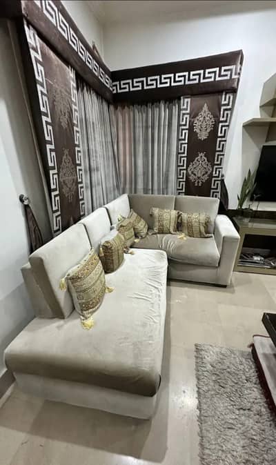 Elegant L-Shaped Corner Sofa Set with Designer Cushions/Curtains