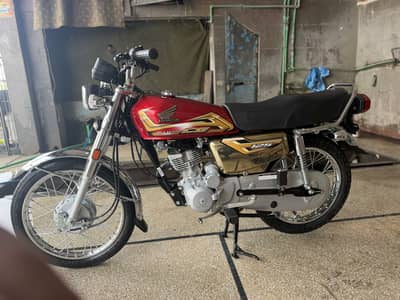 Honda 125 Red & Gold Edition