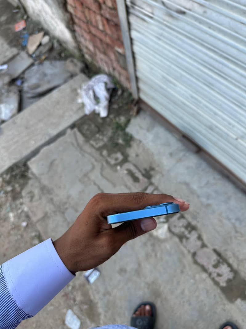 Apple iPhone 13 4