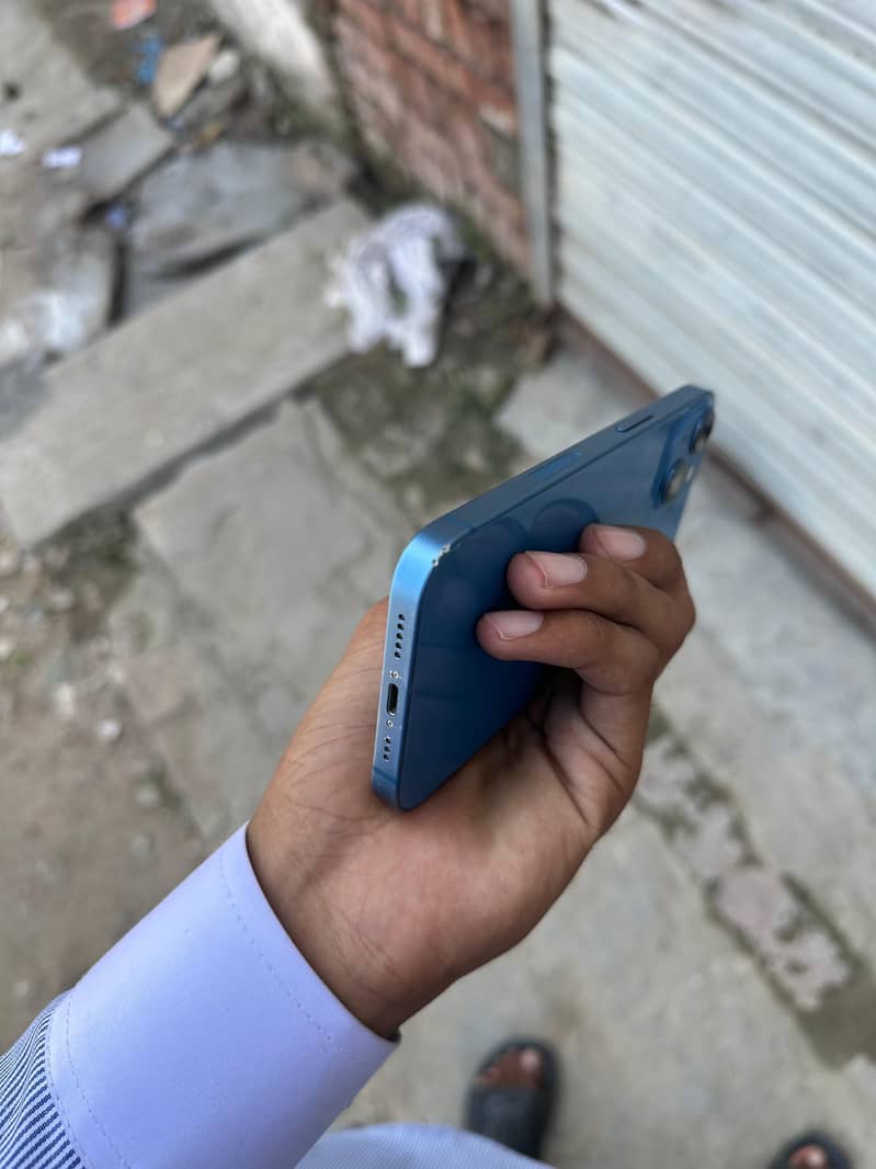 Apple iPhone 13 5