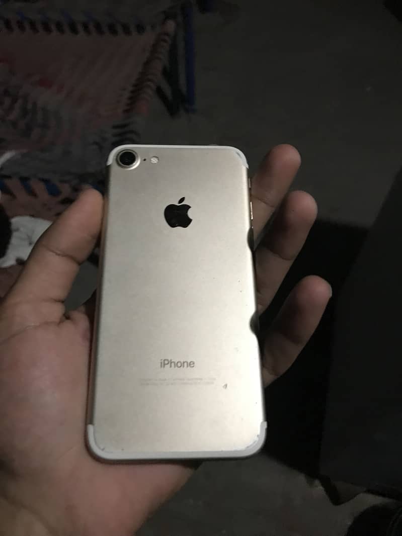 Apple iPhone 7 0