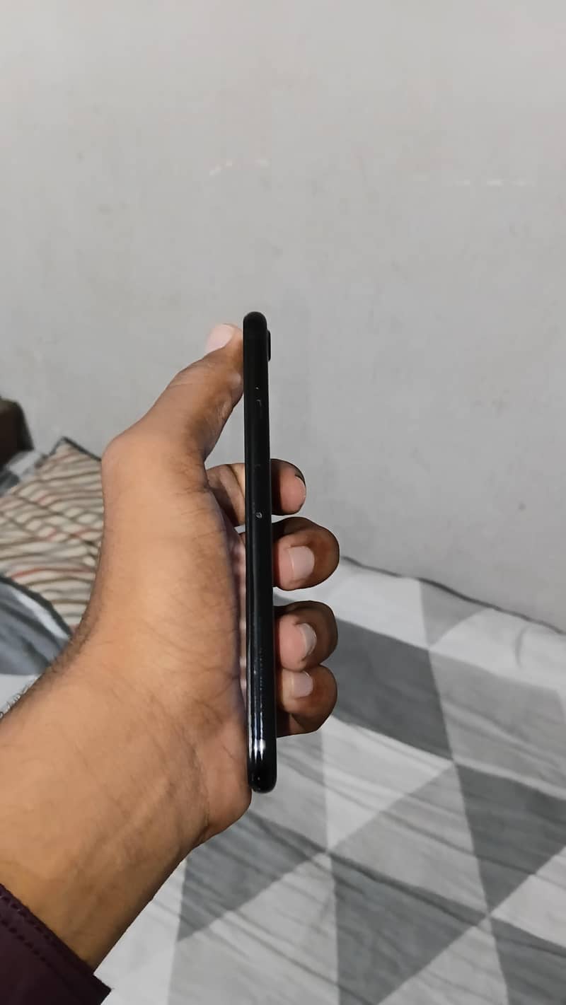 Apple iPhone 7 1