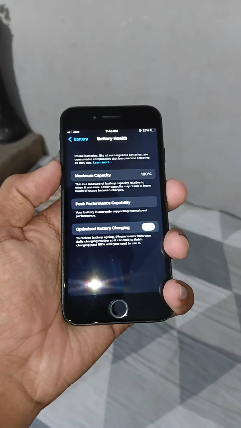Apple iPhone 7 3