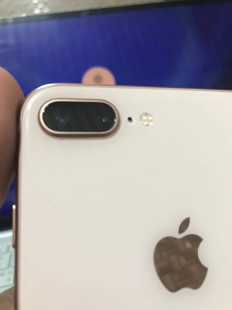 Apple iPhone 8 Plus 0