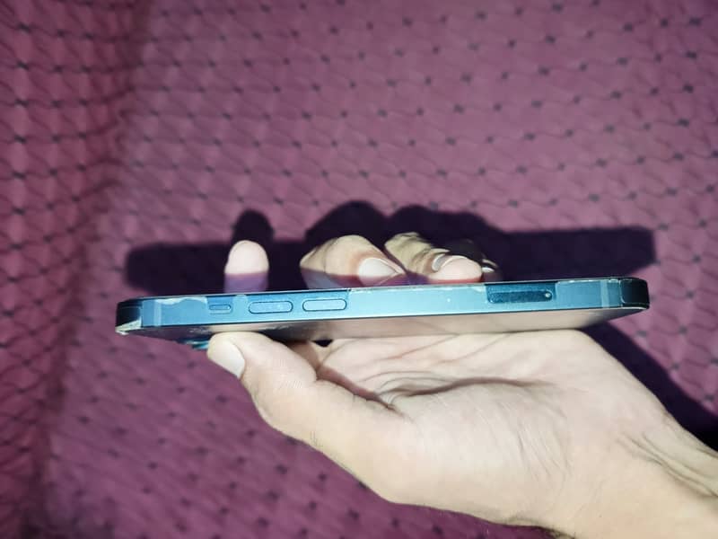 Apple iPhone 13 4
