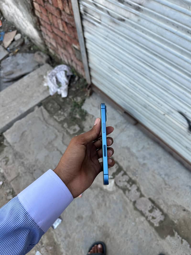 Apple iPhone 13 3