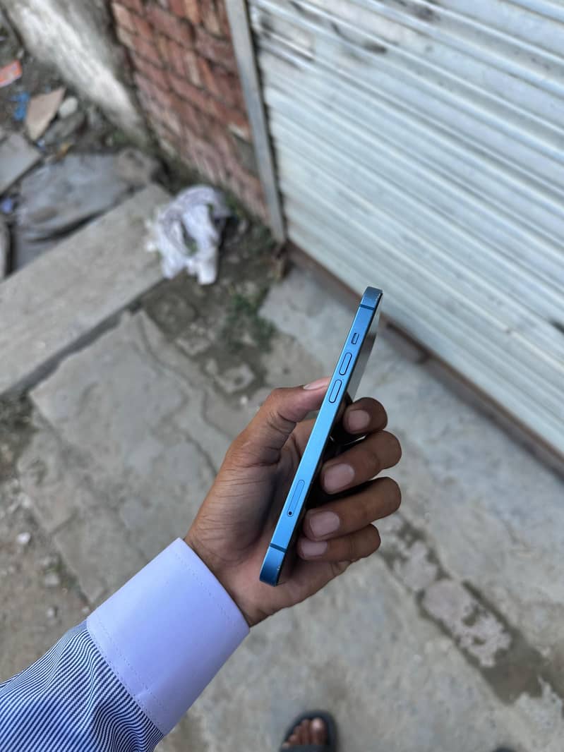 Apple iPhone 13 6