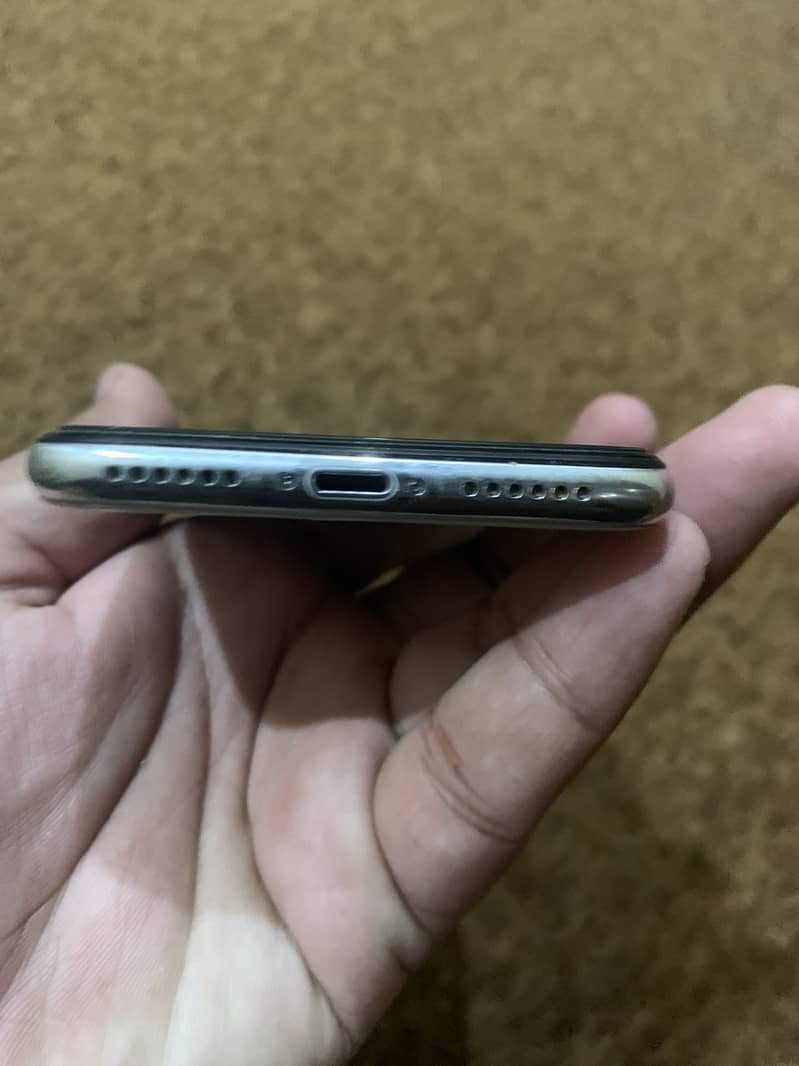 Apple iPhone X 3