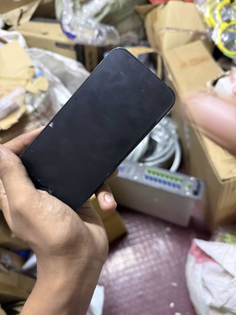 Apple iPhone 13 2