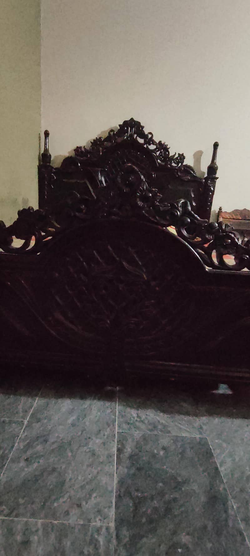 bed and dressing table 0