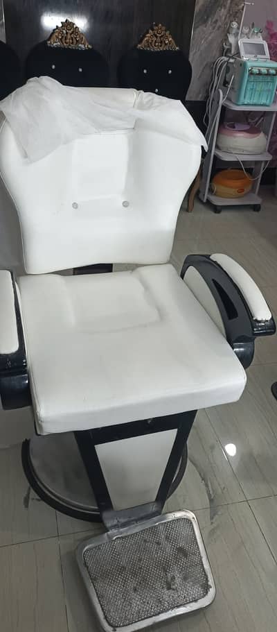 Hydralic Saloon Chair  and bed For Sale o,3,3,5,18,53,6,9,9