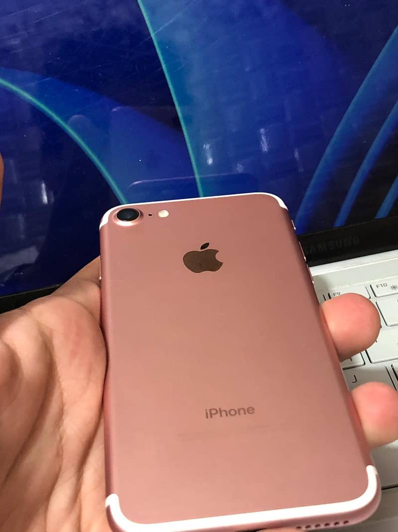Apple iPhone 7 3