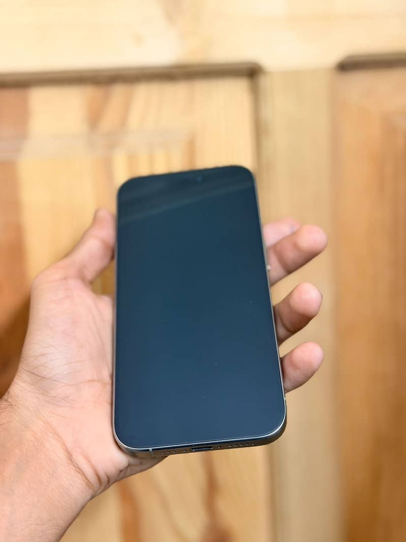 Apple iPhone 15 Pro 0