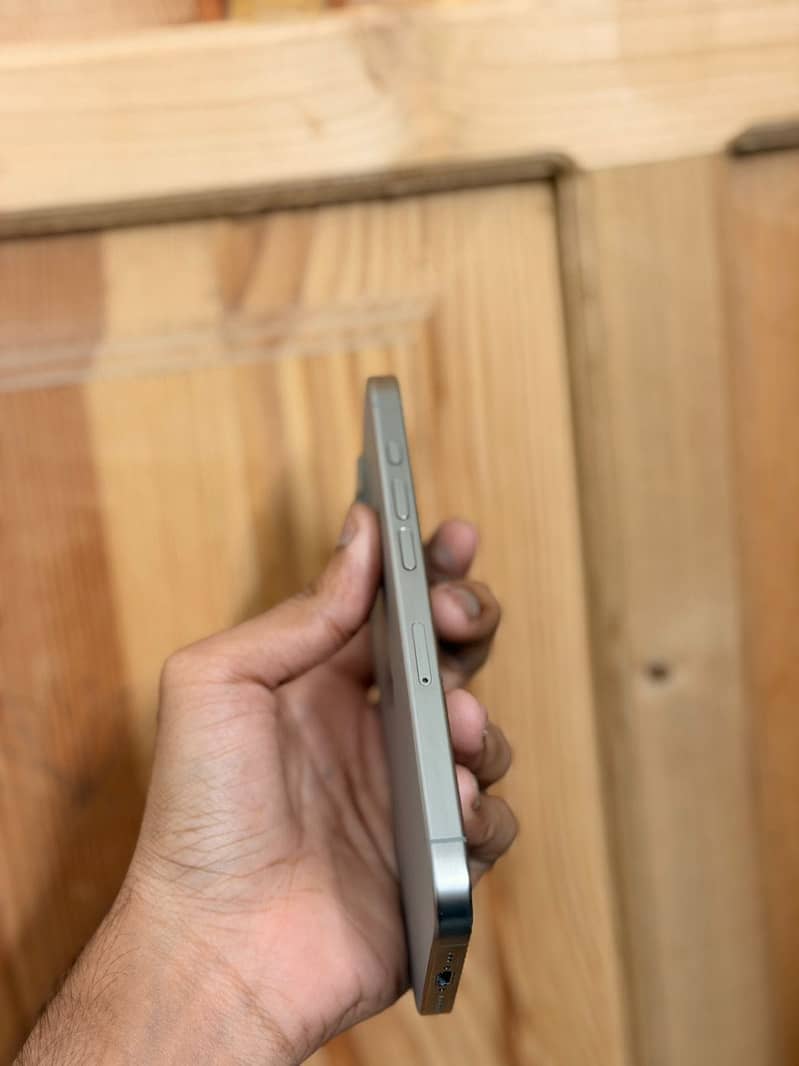 Apple iPhone 15 Pro 2