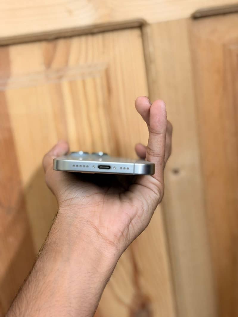 Apple iPhone 15 Pro 3