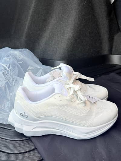 Alo joggers unisex size 41 uk for sale brand new for sale in Islamabad