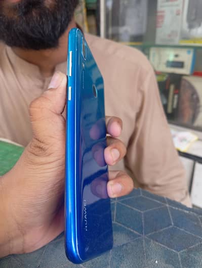 Huawei Y7