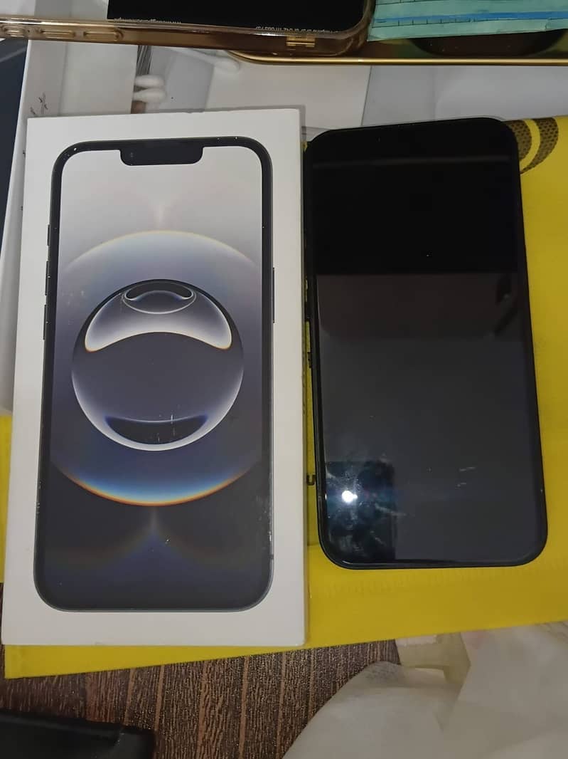 Apple iPhone 16e 0