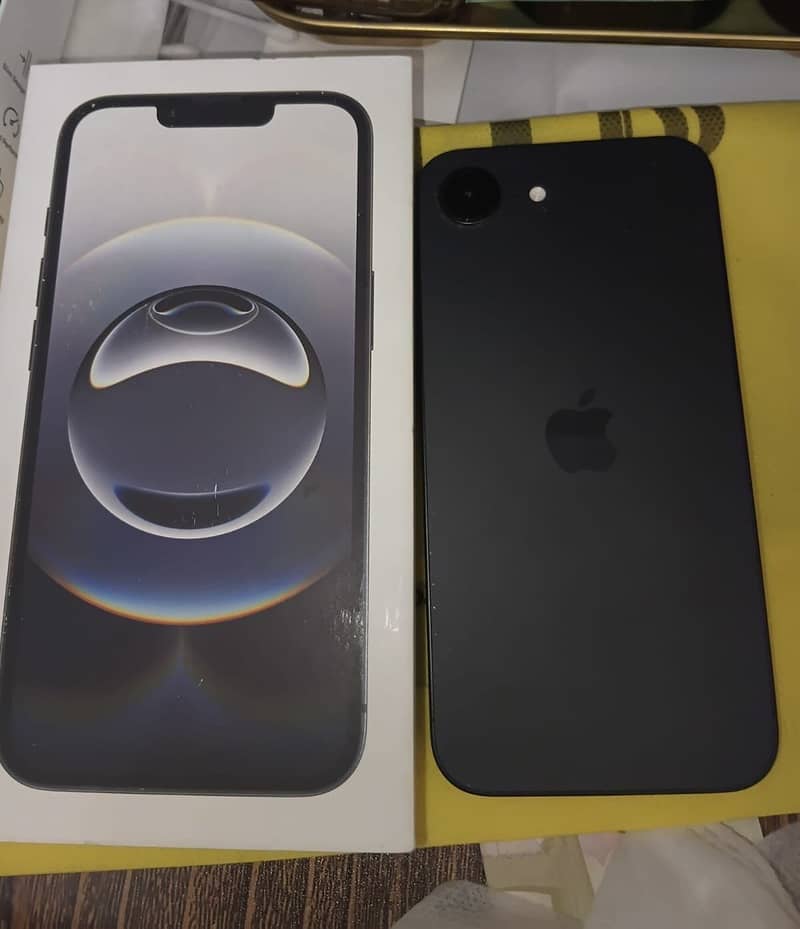 Apple iPhone 16e 2