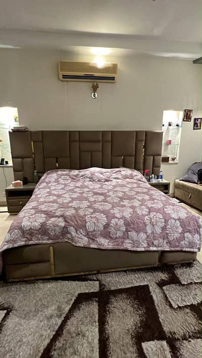 Elegant Bedroom Set in Good Condition