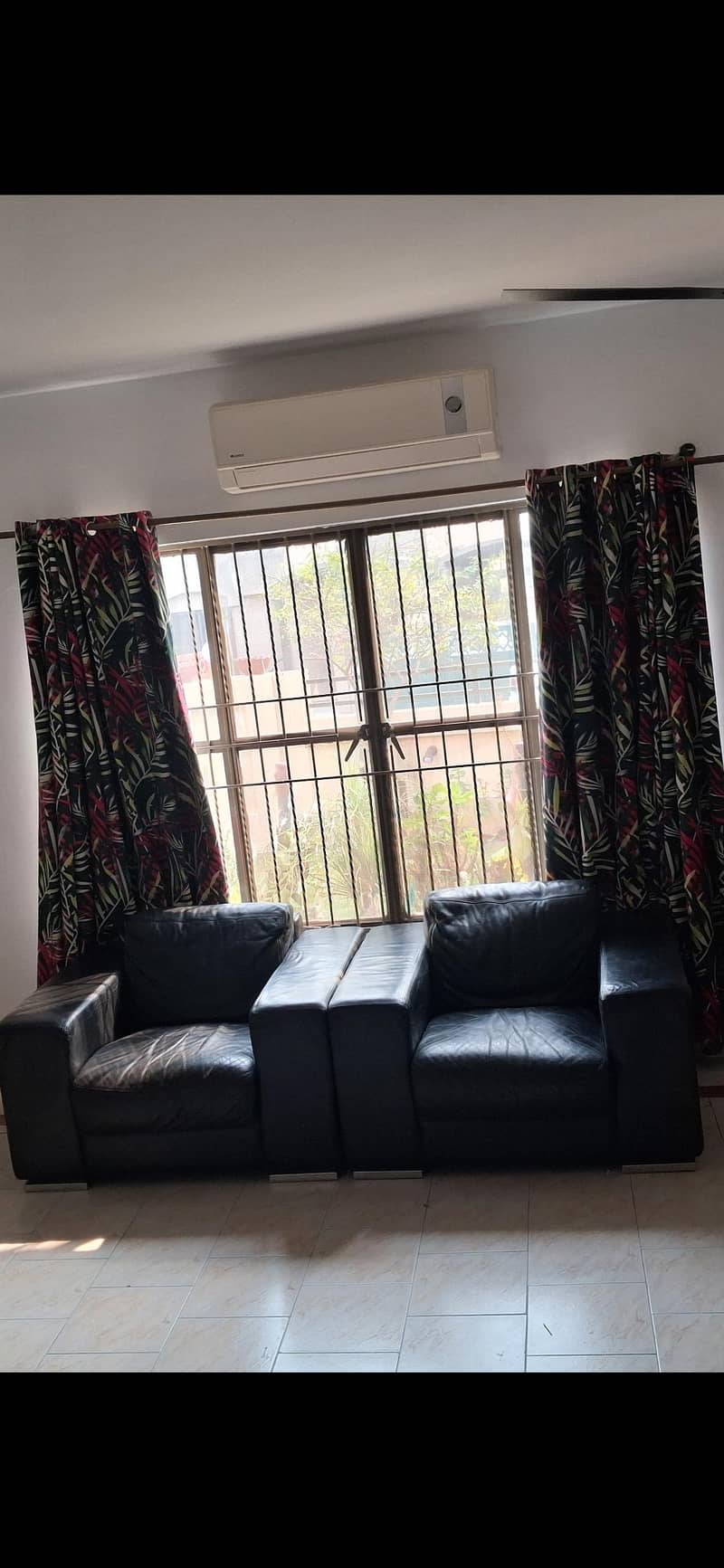 leather single seater 2 black sofas 1