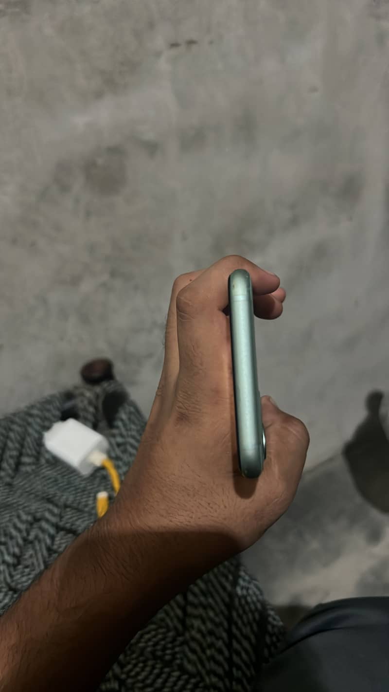 Apple iPhone 11 4