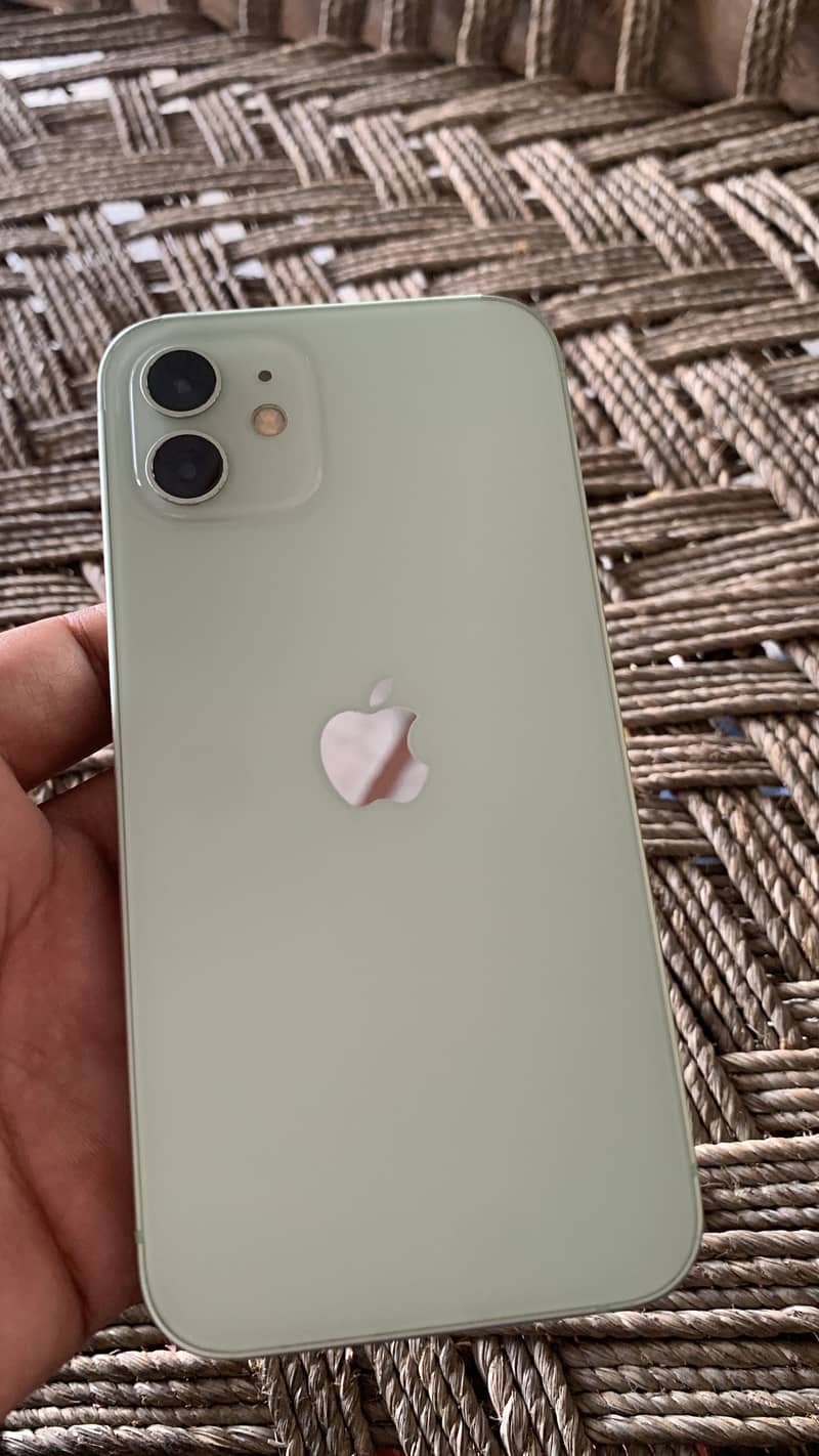 Apple iPhone 12 4
