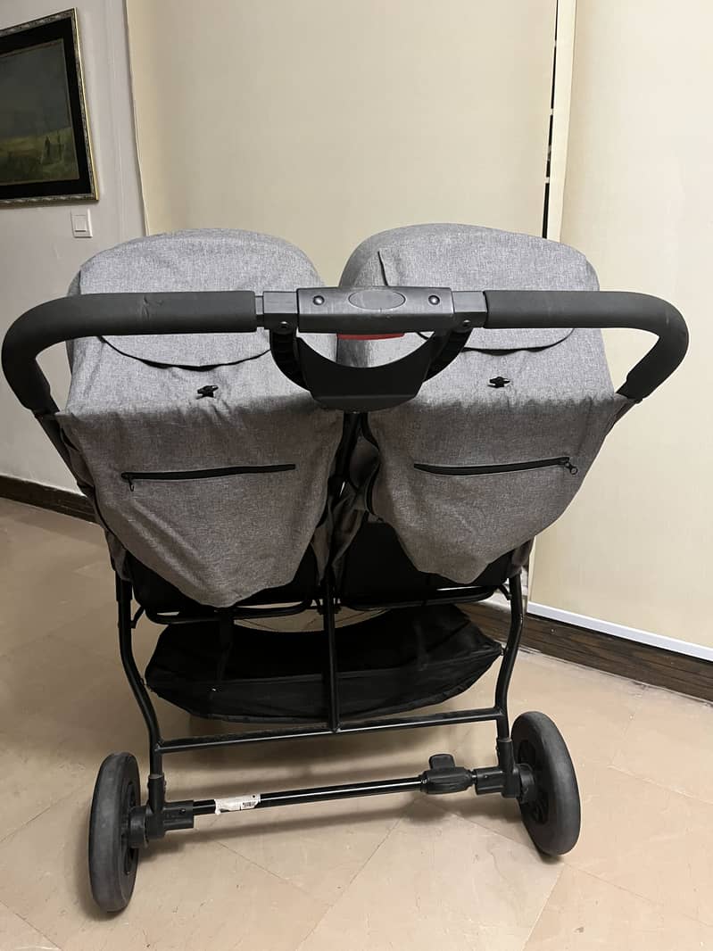 Twin stroller 4