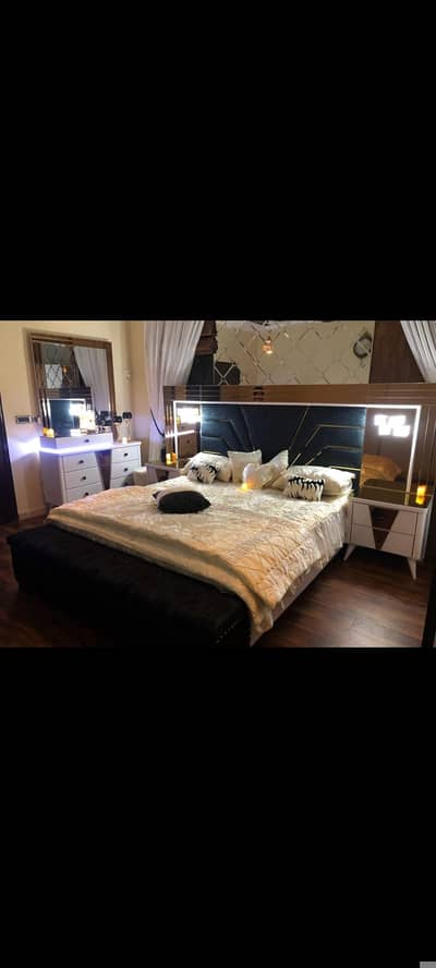 Bed dresser in excellent condition