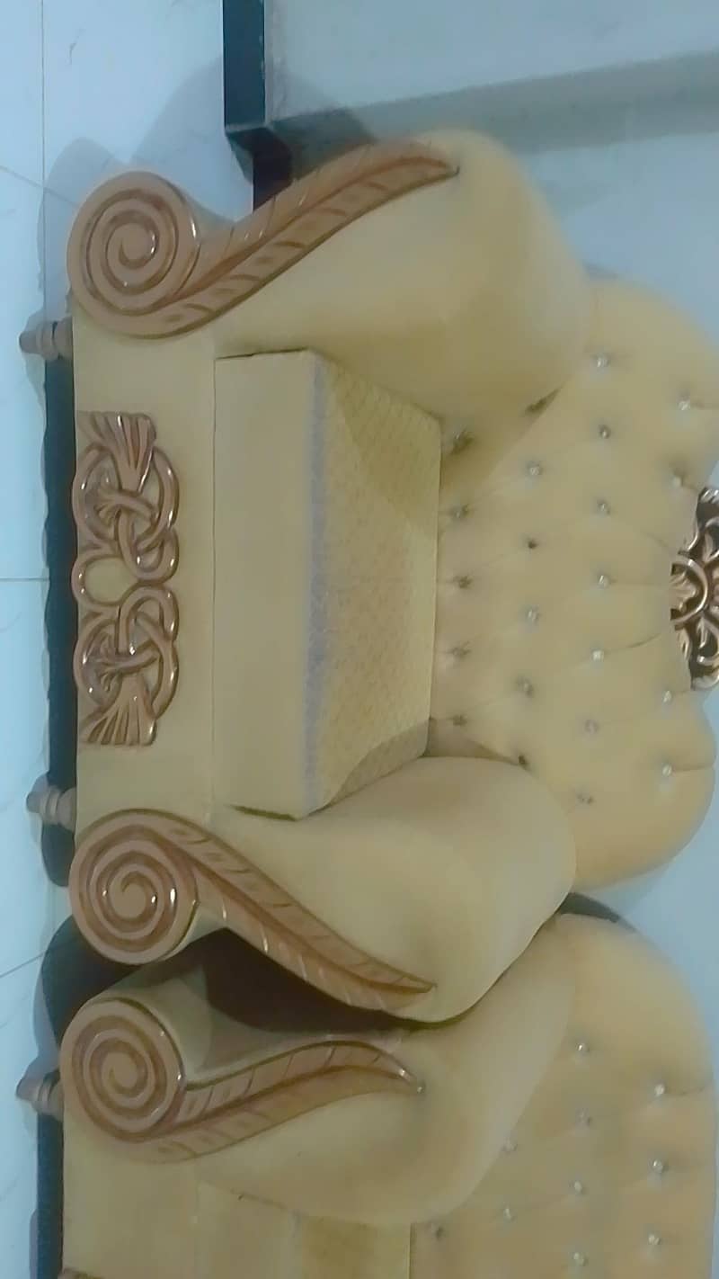 3 sofas 1 large 1 medium and 1 smal 2