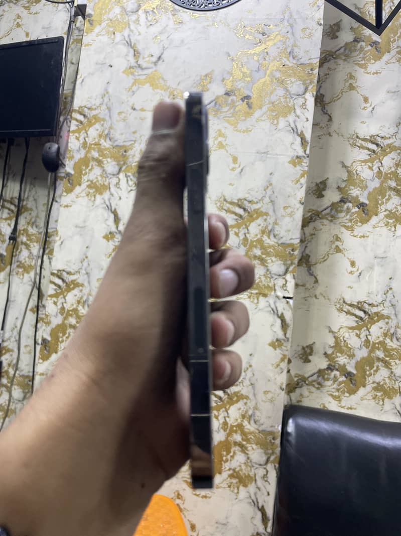 Apple iPhone 12 Pro 1