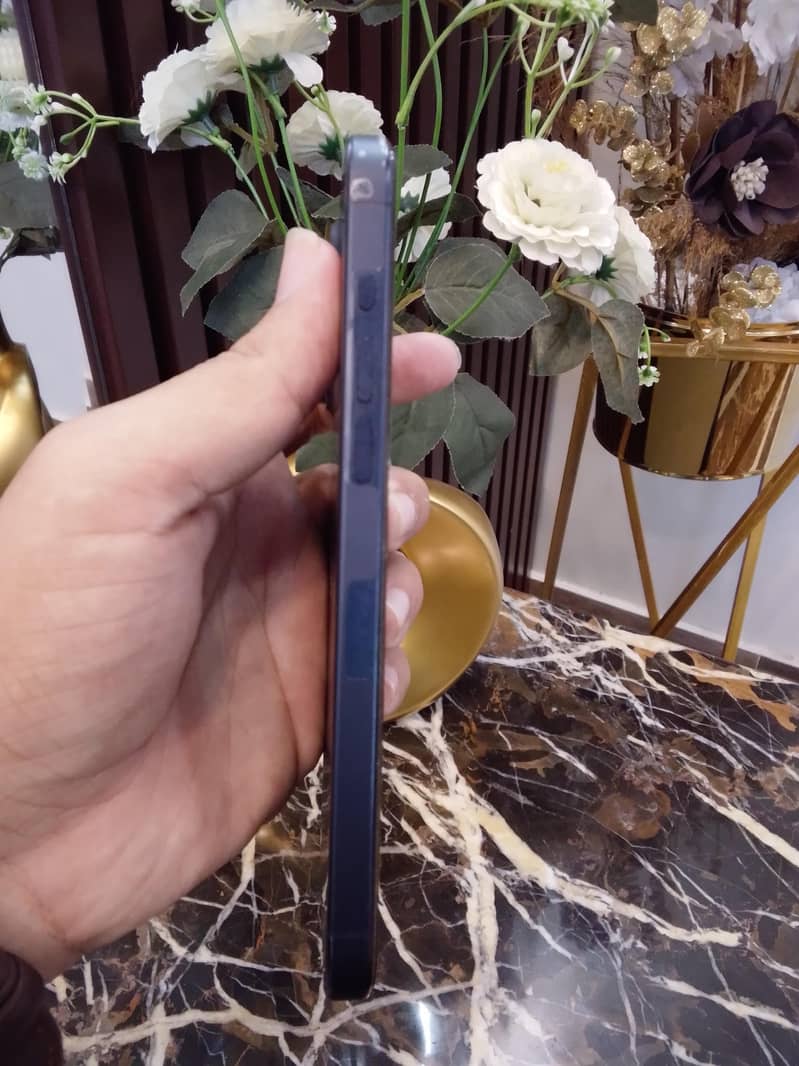 Apple iPhone 15 Pro Max 2