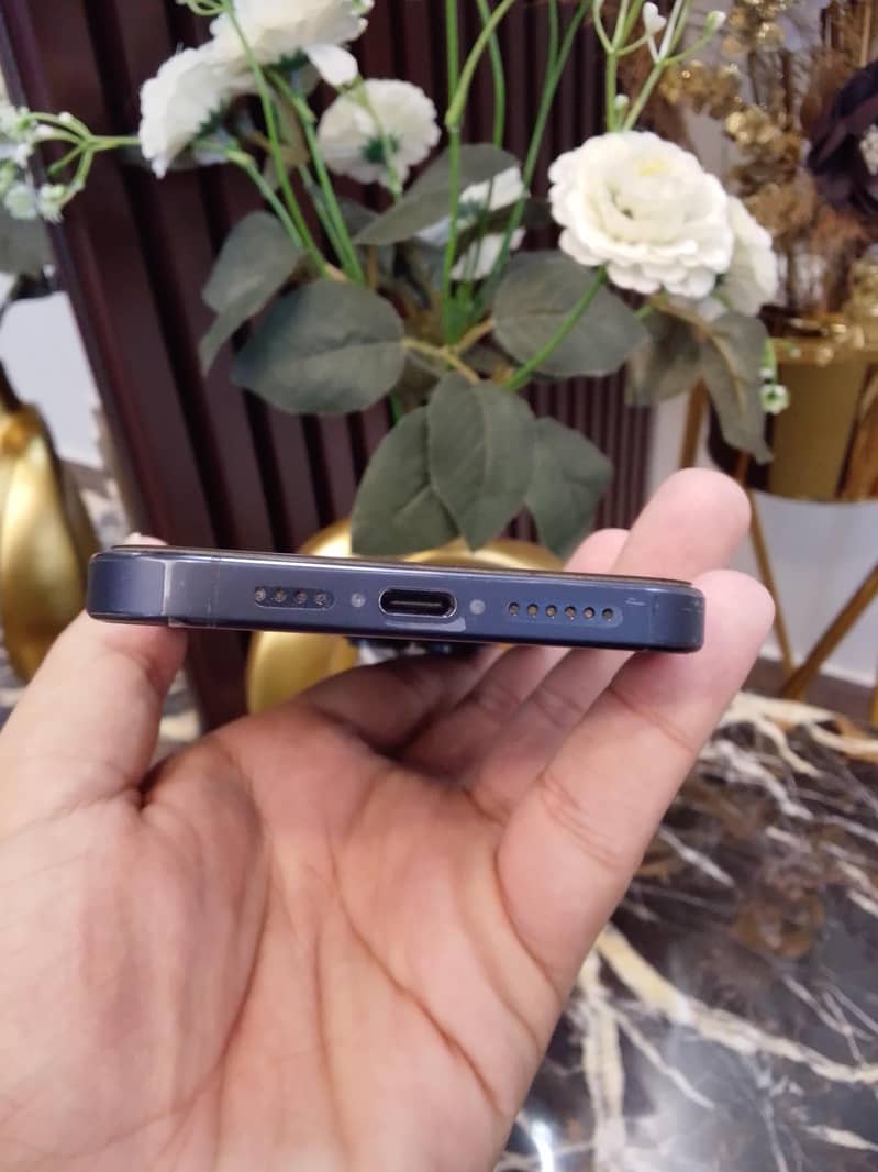 Apple iPhone 15 Pro Max 3