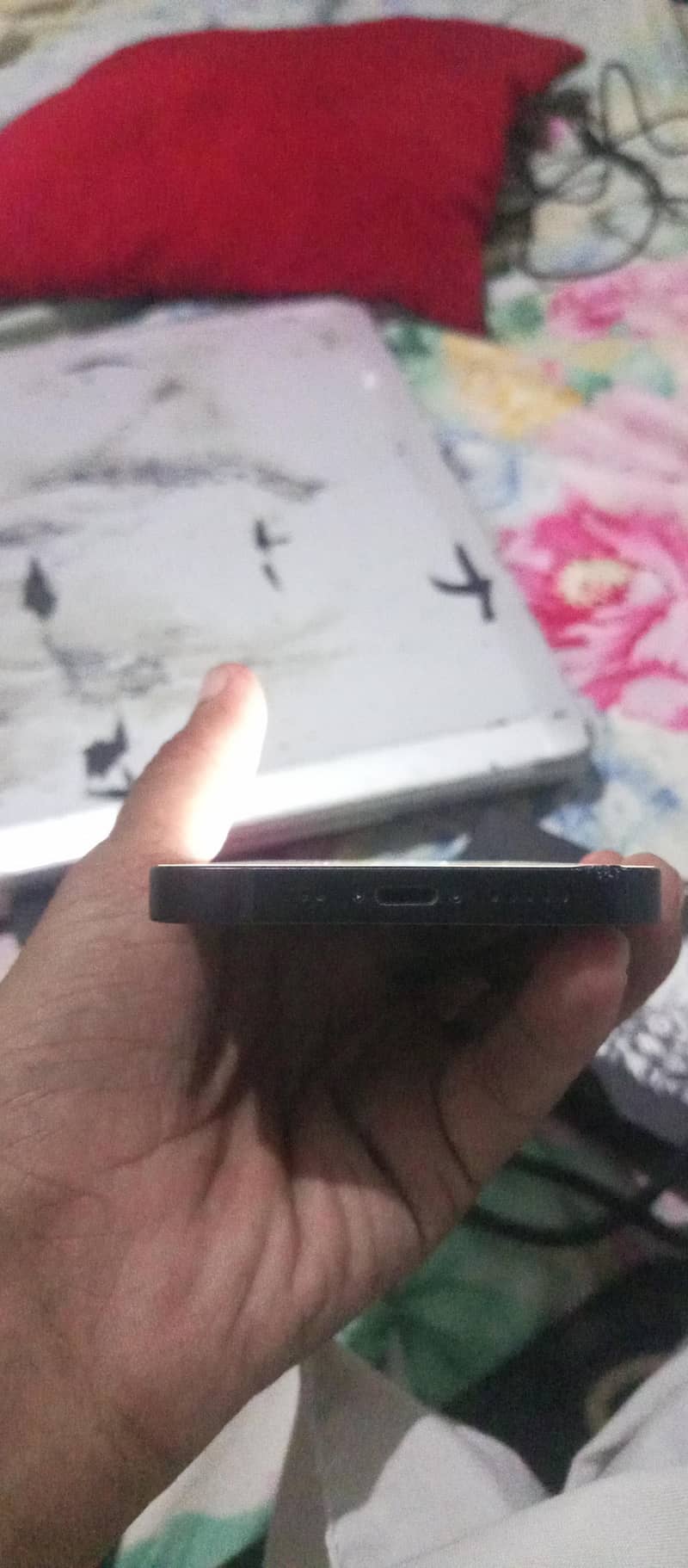 Apple iPhone 14 3