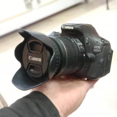 Canon EOS 600D DSLR Camera with kit lens