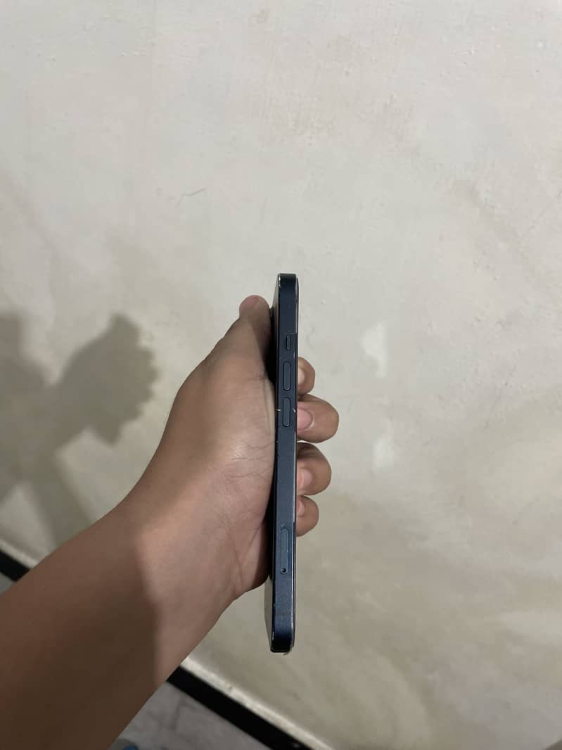 Apple iPhone 13 4