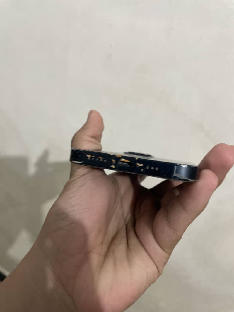 Apple iPhone 13 6