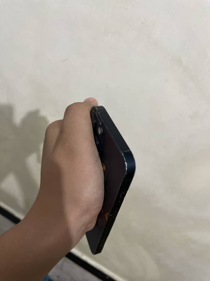 Apple iPhone 13 7