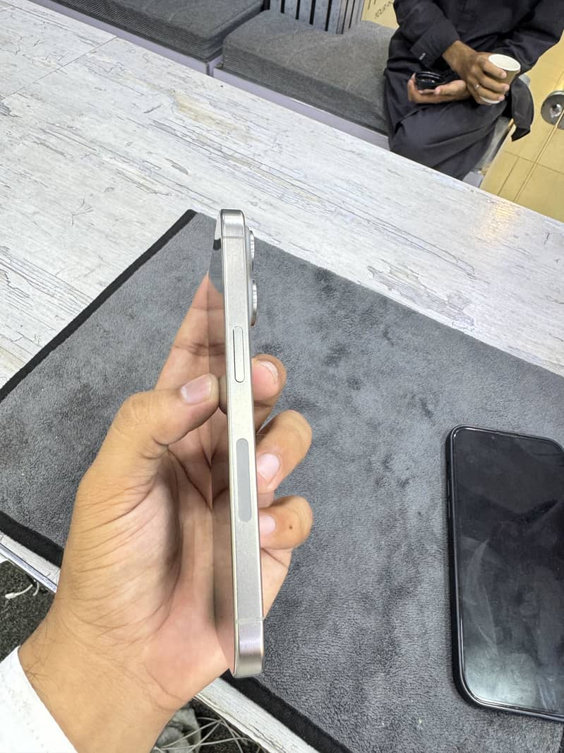 Apple iPhone 15 Pro 0