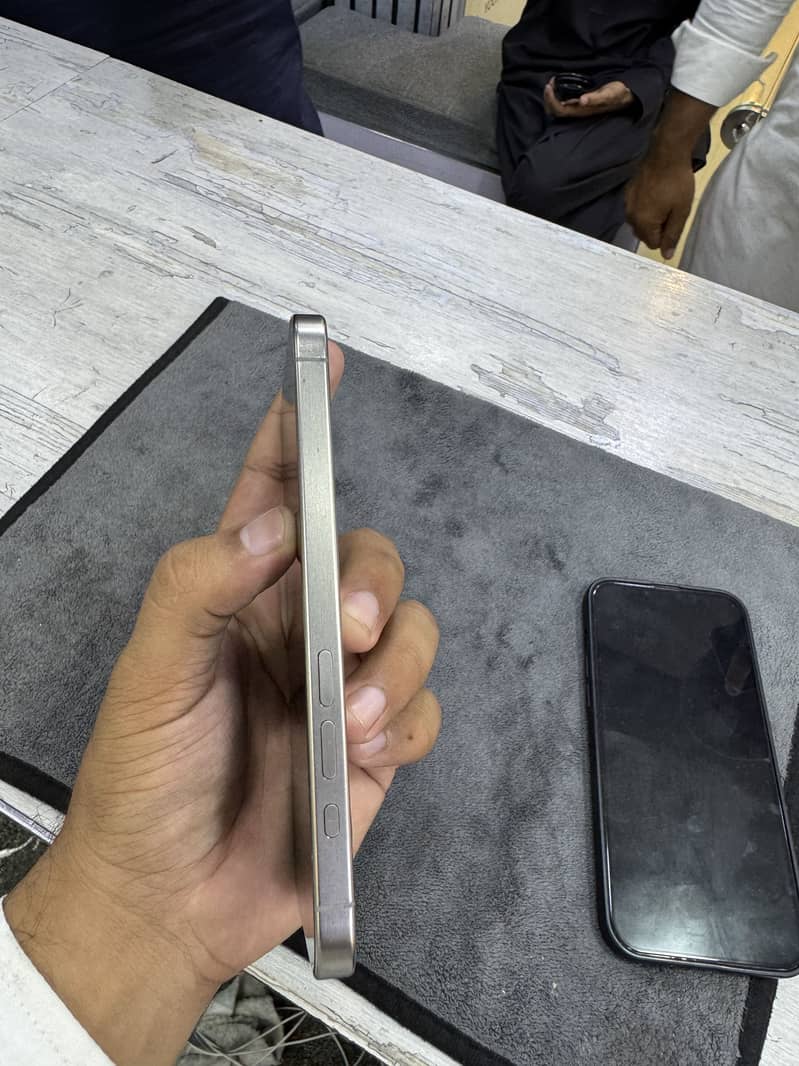 Apple iPhone 15 Pro 2
