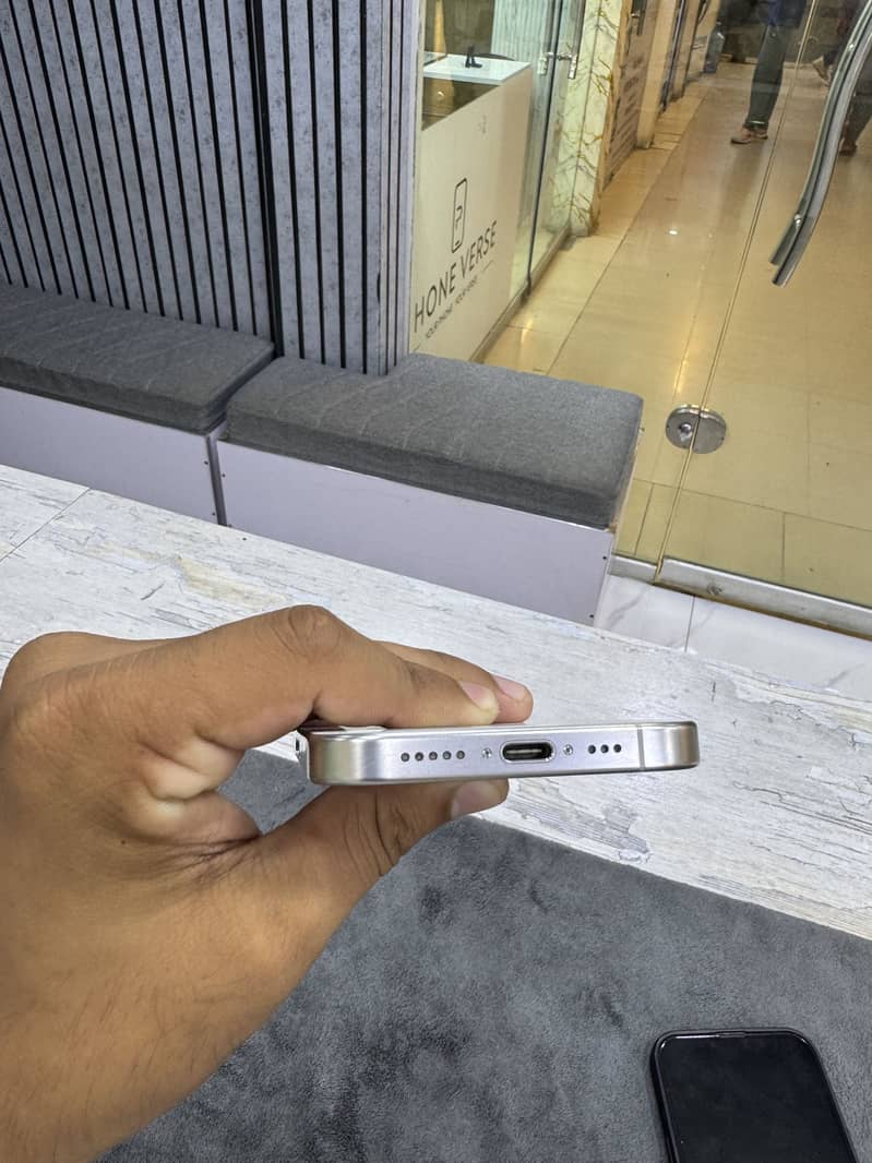 Apple iPhone 15 Pro 3