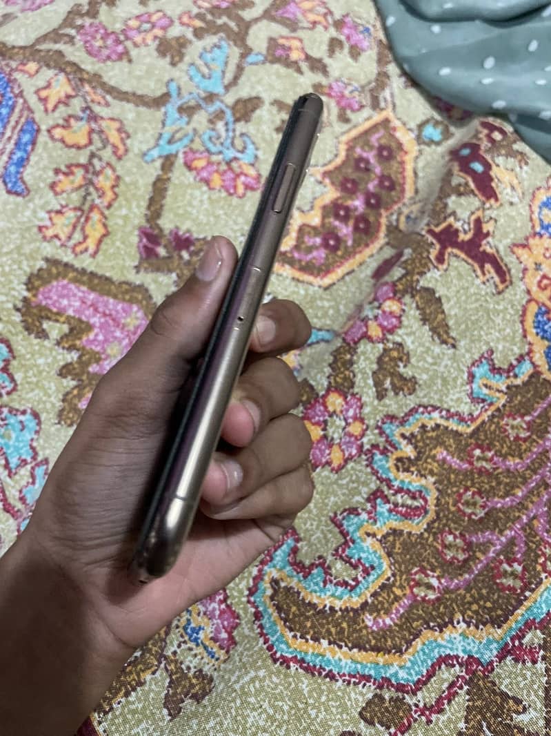 Apple iPhone 11 Pro 1