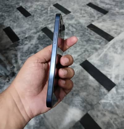 Apple iPhone 12 original condition scratches mobile