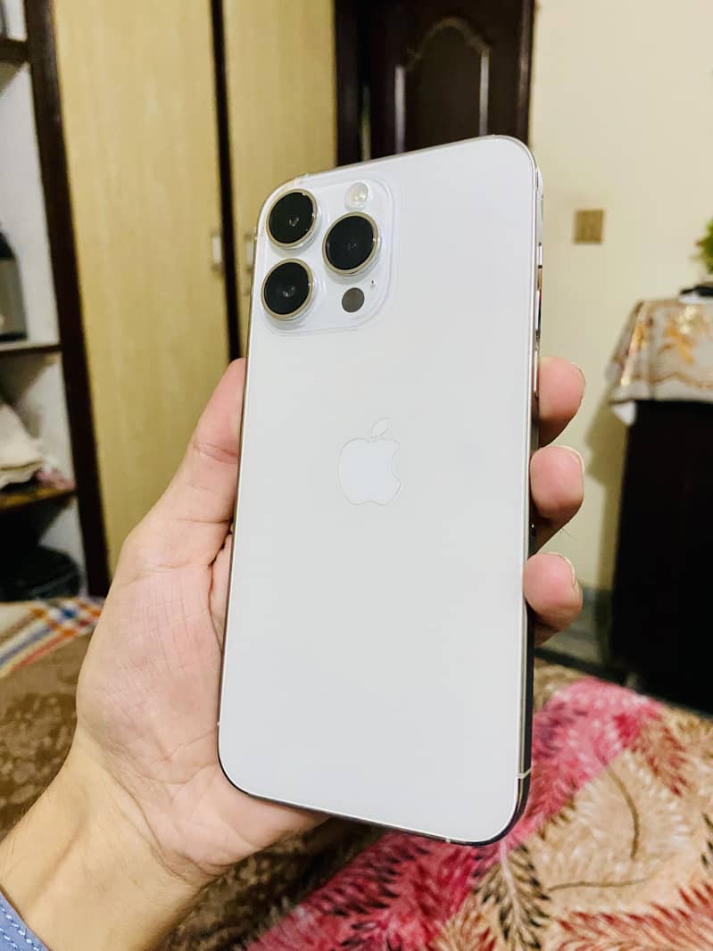 Apple iPhone 14 Pro Max 1