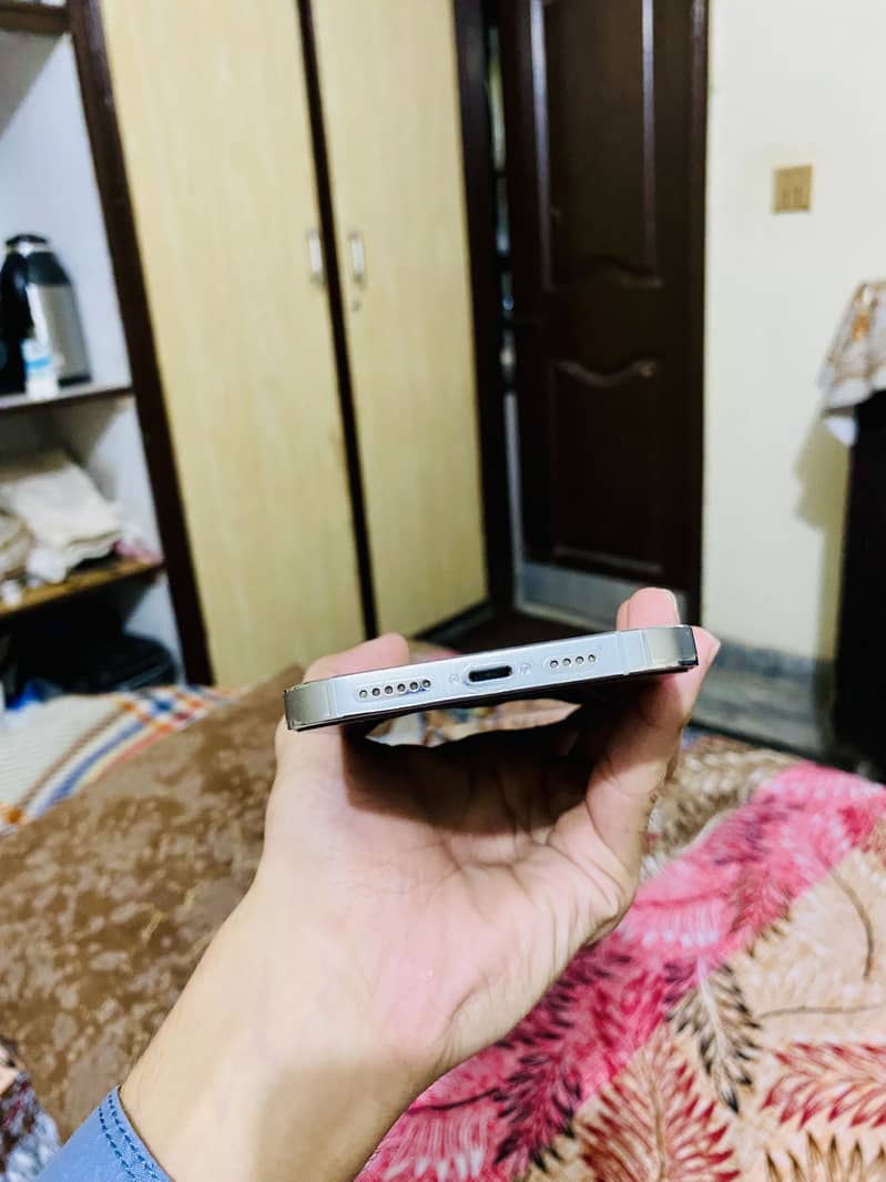 Apple iPhone 14 Pro Max 4